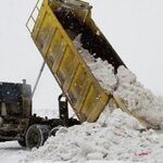 фото Вывоз снега самосвалом